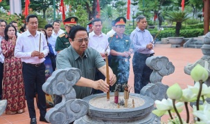 Thủ tướng tưởng nhớ, tri ân Chủ tịch Hồ Chí Minh và các Anh hùng liệt sĩ tại Quảng Trị