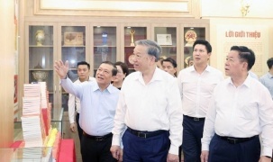 Phát huy truyền thống vẻ vang xây dựng ngành Tuyên giáo và Dân vận thực sự vững mạnh