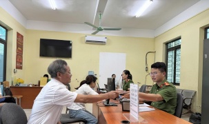 Vân Đình: Tăng tốc triển khai đổi thẻ đảng viên, đảm bảo tiến độ trước 15/8