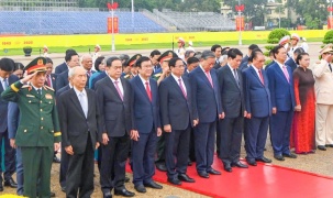 Lãnh đạo Đảng, Nhà nước vào Lăng viếng Chủ tịch Hồ Chí Minh và dâng hương tưởng niệm các anh hùng liệt sĩ