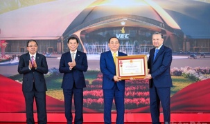 Tập đoàn Vingroup nhận Huân chương Lao động hạng Nhất