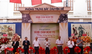 Khai mạc trưng bày chuyên đề 'Bình dân học vụ - Thắp sáng tương lai'