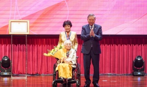 Nguyên Phó Chủ tịch nước Nguyễn Thị Bình được tặng danh hiệu Anh hùng Lao động