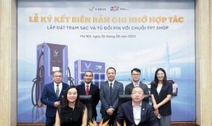 V-Green và FPT Retail hợp tác triển khai hàng nghìn điểm sạc ô tô điện và đổi pin xe máy điện