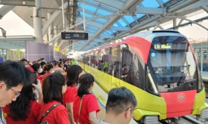 Tàu điện chạy xuyên đêm, xe buýt kéo dài thời gian hoạt động phục vụ đại lễ