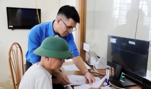 Chung tay hỗ trợ người dân chuyển đổi số