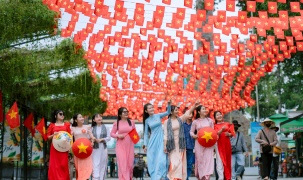 Du khách Việt và quốc tế vui Tết Độc lập 2/9 tại Sun Paradise Land ba miền