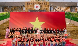 Rạng rỡ ngày khai giảng ở Marice Curie: “Đất nước của những người con gái, con trai, đẹp như hoa hồng, cứng hơn sắt thép”