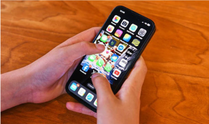 Cấm điện thoại trong trường học: tuyệt đối hay linh hoạt?