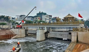 Nước sau xử lý từ Nhà máy xử lý nước thải Yên Xá chính thức hòa vào sông Tô Lịch