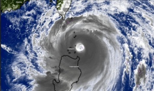 Học trực tuyến, tạm hoãn lịch học ngày mưa bão diễn biến phức tạp