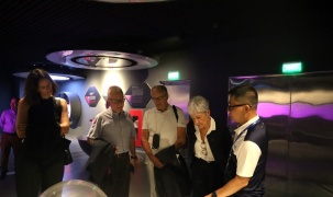 Tiếp đón nữ phi hành gia đầu tiên của Pháp và ký kết tham gia sáng kiến đài quan sát Trái đất