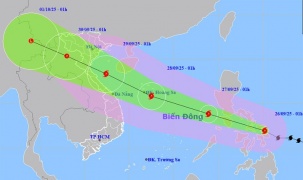 Bão số 10 (Bualoi) giật cấp 14, sắp vào Biển Đông và có xu hướng mạnh thêm