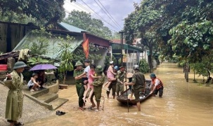 Huy động mọi lực lượng, phương tiện ứng phó với nguy cơ triều cường, ngập lụt, lũ quét, sạt lở đất sau bão số 10