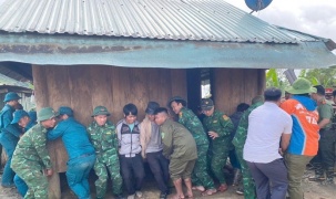 Khẩn trương hỗ trợ nhân dân khắc phục hậu quả bão số 10