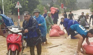 Ủy ban MTTQ Việt Nam thành phố Hà Nội hỗ trợ 5 tỉnh 55 tỷ đồng để khắc phục hậu quả của bão số 10