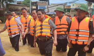 Thủ tướng tới Thái Nguyên thăm hỏi người dân, chỉ đạo khắc phục hậu quả mưa lũ