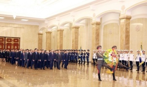 Tổng Bí thư Tô Lâm đặt hoa tưởng nhớ Chủ tịch Kim Nhật Thành và Tổng Bí thư Kim Jong-il