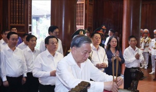 Tổng Bí thư Tô Lâm dâng hương tưởng nhớ Chủ tịch Hồ Chí Minh tại Nghệ An