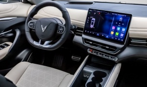 Chuyển sang VinFast VF 7, cô gái 9x chia sẻ trải nghiệm tiện lợi, tiết kiệm với xe điện