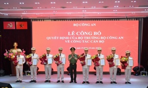 Bộ Công an phong cấp bậc hàm cho 8 lãnh đạo chủ chốt của Tổng Công ty Viễn thông MobiFone