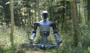 Robot hình người đầu tiên thế giới có thể làm việc ngoài trời trong mọi điều kiện thời tiết