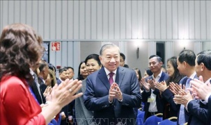 Tổng Bí thư gặp gỡ cán bộ Đại sứ quán Việt Nam và cộng đồng người Việt tại các nước Bắc Âu