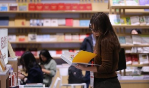 Sự trỗi dậy của AI trong ngành xuất bản: Những tranh cãi trái chiều về hiệu suất và bản quyền