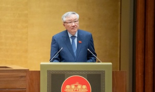 Phó Thủ tướng Thường trực Chính phủ Nguyễn Hòa Bình báo cáo Quốc hội 3 dự án luật