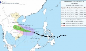 Tin bão mới nhất: Bão số 13 Kalmaegi di chuyển nhanh, giật cấp 17, áp sát Quy Nhơn, cảnh báo rủi ro thiên tai cấp 4