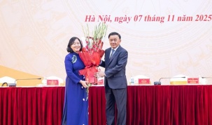 Bà Bùi Thị Minh Hoài giữ chức Chủ tịch Ủy ban Trung ương MTTQ Việt Nam khóa X