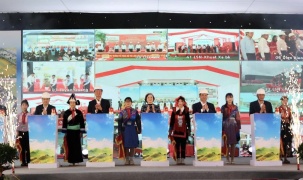 Phó Thủ tướng Phạm Thị Thanh Trà dự lễ khởi công 4 trường nội trú biên giới Lào Cai, tặng quà học sinh khó khăn