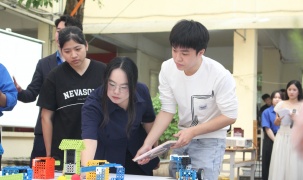 Sôi nổi Cuộc thi “Lập trình điều khiển Robot 2025” của sinh viên Khoa CNTT - Trường Đại học Sư phạm Hà Nội