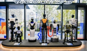 Vũ Hán khai trương cửa hàng Robot hình người 7s đầu tiên của Trung Quốc