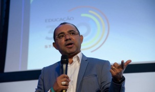 Các nhà tiên phong của kỷ nguyên AI chia sẻ tại Tọa đàm Đạo đức và An toàn AI VinFuture 