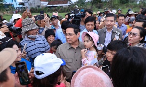 Thủ tướng thăm, động viên người dân tại 