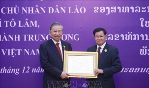 Tổng Bí thư Tô Lâm nhận Huân chương Vàng Quốc gia của Nhà nước Lào