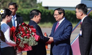 Thủ tướng Phạm Minh Chính tới Thủ đô Vientiane, bắt đầu chuyến công tác tại Lào