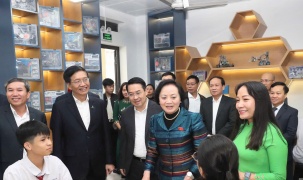 Phó Thủ tướng Phạm Thị Thanh Trà khánh thành Phòng thực hành giáo dục STEM tại Trường THPT Nguyễn Huệ, Lào Cai