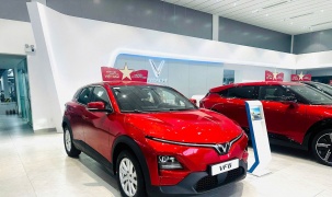 VinFast VF 6 Eco: Chọn xe gầm cao cho gia đình trẻ, nhận “full combo” ưu đãi tháng 12/2025 