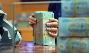 Lãi suất rục rịch tăng, ngân hàng bước vào cuộc đua giữ dòng tiền