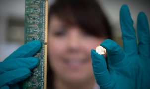 Các nhà khoa học Trung Quốc chiết xuất 98% vàng từ điện thoại cũ chỉ trong 20 phút