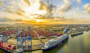 Vượt “sóng” thuế quan, Việt Nam giữ ngôi quán quân tăng trưởng châu Á