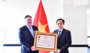 Trao Huân chương Hữu nghị cho Đại sứ Hoa Kỳ Marc Knapper