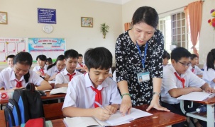 Bộ Nội vụ thông tin về lộ trình bổ sung biên chế y tế, giáo dục