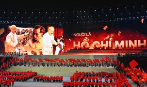 Tổng Bí thư Tô Lâm dự chương trình nghệ thuật đặc biệt chào mừng thành công Đại hội XIV của Đảng