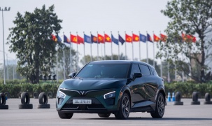 Người dùng Việt chấm điểm VinFast VF 7: Đây là chiếc xe vượt mọi kỳ vọng, từ thiết kế đến trải nghiệm