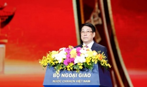 Chủ tịch nước chúc Tết kiều bào, đánh trống khai hội mừng Xuân