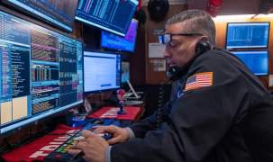 Chứng khoán Mỹ giảm điểm sau báo cáo việc làm, giá dầu đi lên