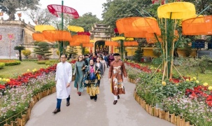 Rực rỡ Đường hoa Tết ở Khu Di sản Văn hóa Thế giới Hoàng thành Thăng Long